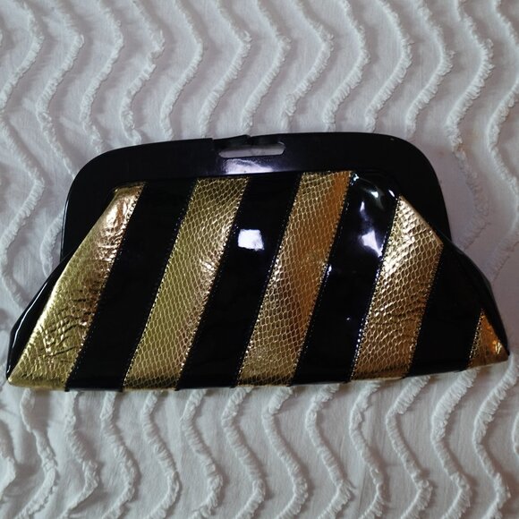 Vintage Marciano patent finish kiss lock clutch - Picture 3 of 14